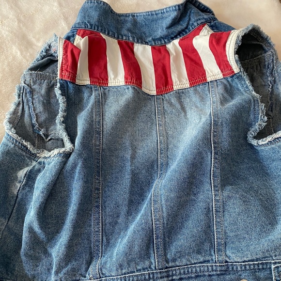 Levi’s Women Vintage Vest!! - Picture 2 of 2